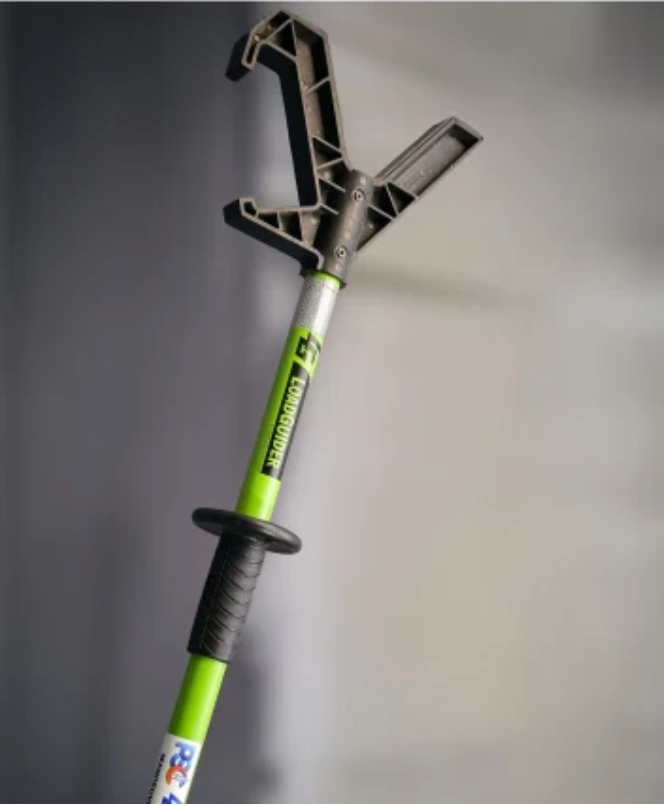 Close-up of the LoadGuider asymmetric V-head and side hook